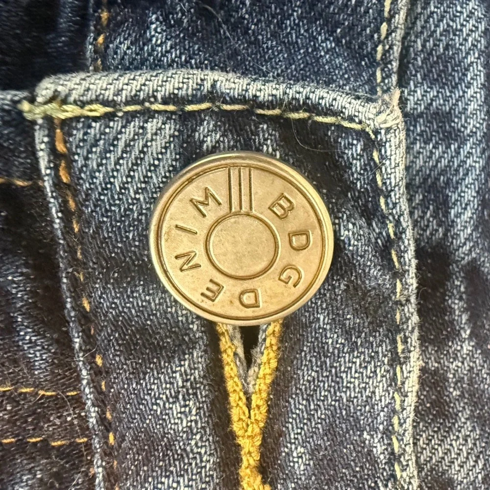 BDG Tomgirl Mid Rise Denim Shorts 29W Distressed Cut Off Button Fly (meas‎ 33x2)